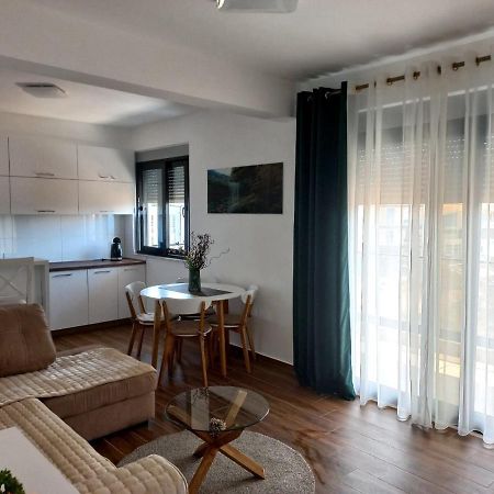 Iraida-4 Apartment โดบราวอดา ภายนอก รูปภาพ