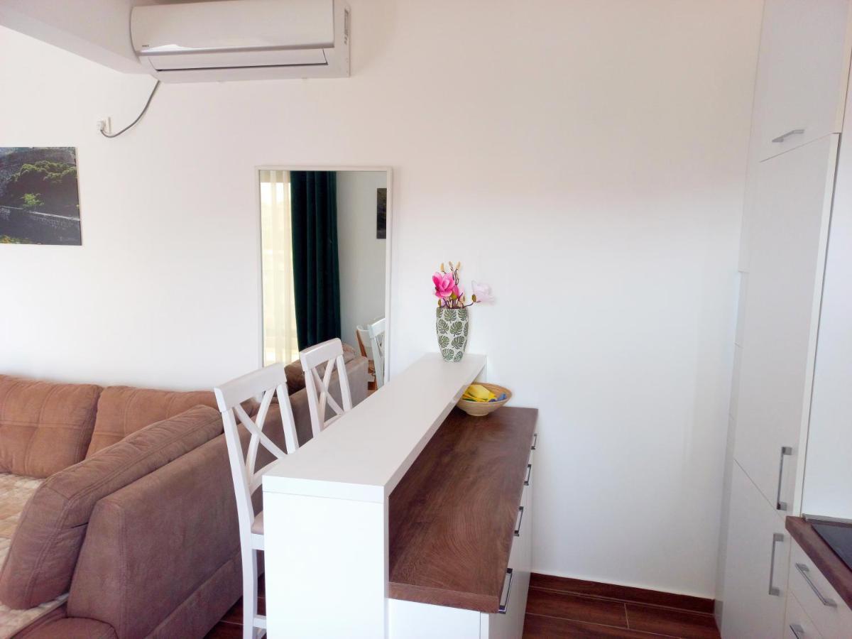 Iraida-4 Apartment โดบราวอดา ภายนอก รูปภาพ